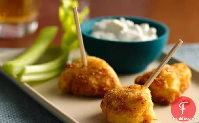 Mușcături de pui de bivol cu sos de scufundare cu brânză albastră