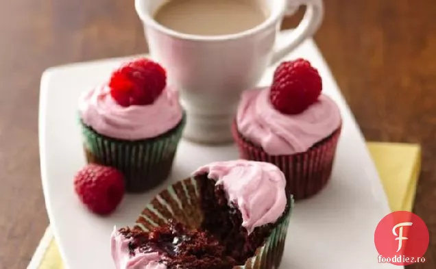 Mini Cupcakes De Ciocolată Umplute Cu Zmeură