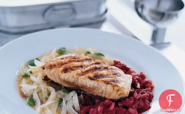 Somonul ars al lui DiSpirito cu ceapă și rubarbă