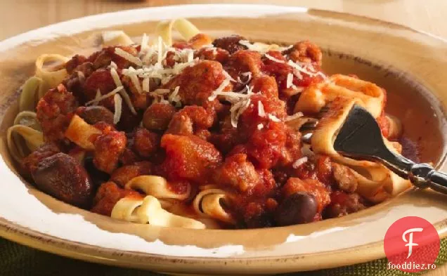 Fettuccine cu cârnați italieni și sos de măsline