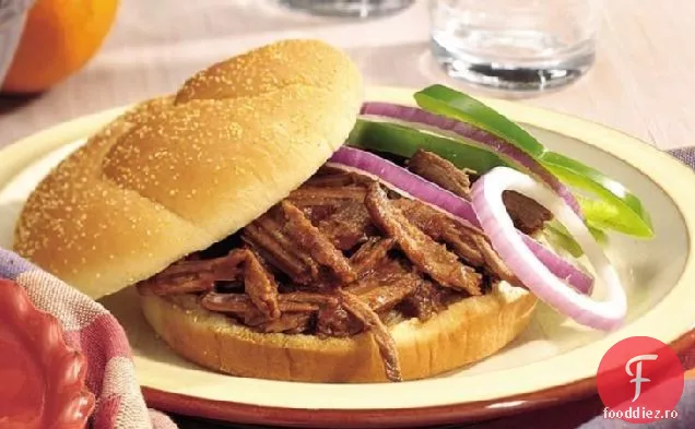 Sandvișuri Cu Carne De Vită Cu Grătar Cu Bere Cu Rădăcină Lentă