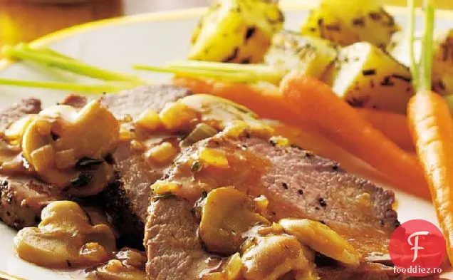 Filet de vită piperat cu sos de ciuperci