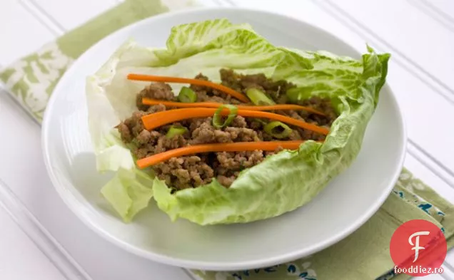 Cupe De Salată De Curcan