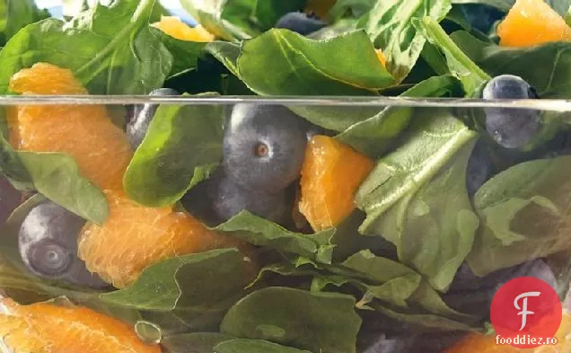 Salată de spanac cu afine și portocale