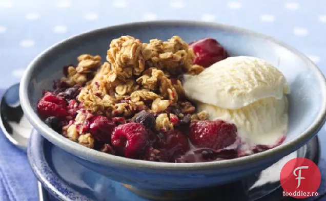Crisp De Granola Cu Trei Fructe De Pădure