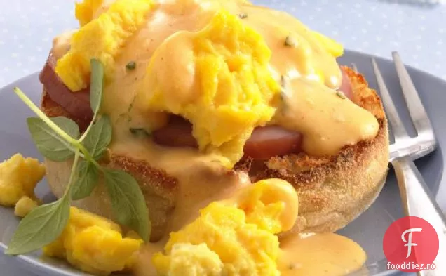 Ouă de Brunch pe brioșe englezești