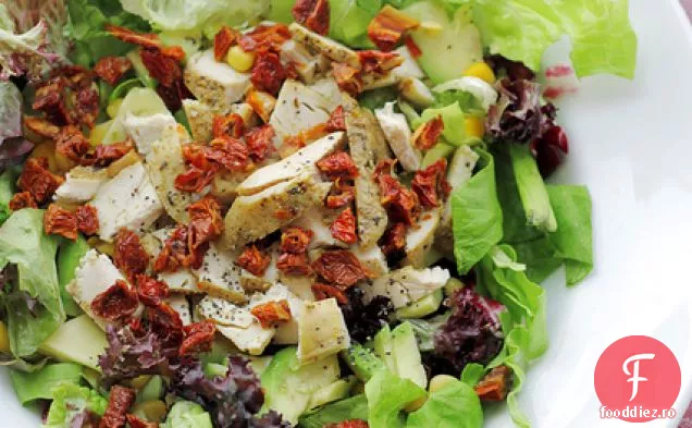 Pui, Roșii Uscate Și Salată Verde