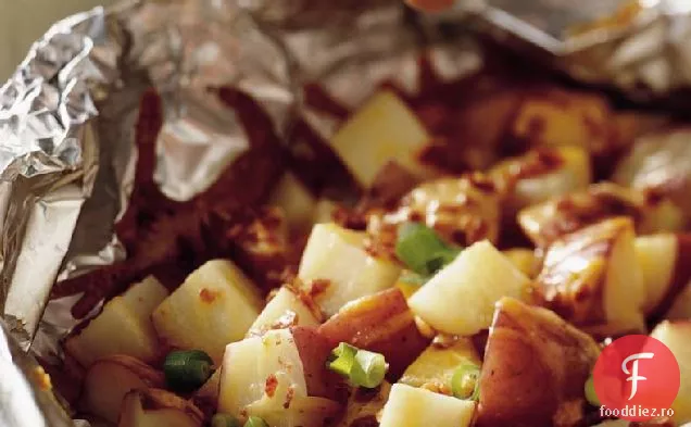Pachet De Folie De Cartofi Cheddar Fumurii La Grătar