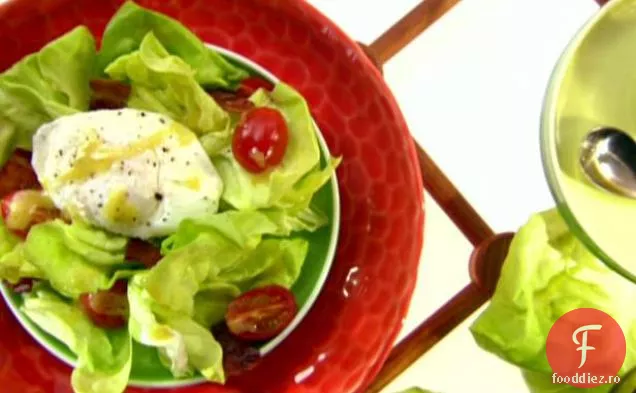 Salată de unt cu Lardons și ou Pocat