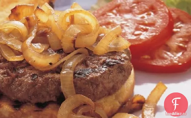 Fripturi de Hamburger la grătar cu ceapă prăjită