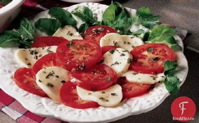 Salată proaspătă de Mozzarella și roșii