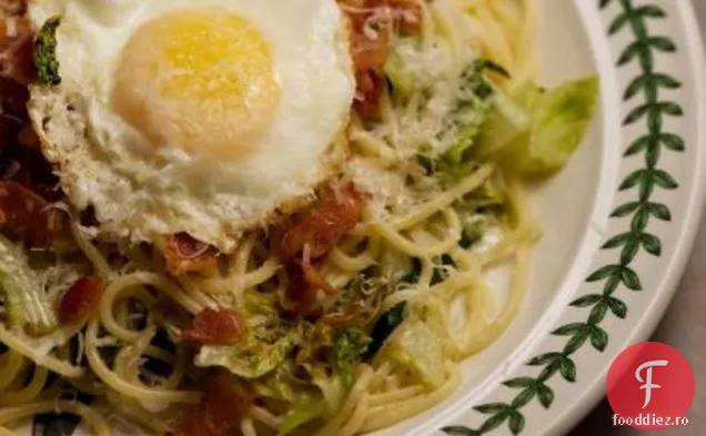 Spaghete Cu Romaine Și Ou Prăjit