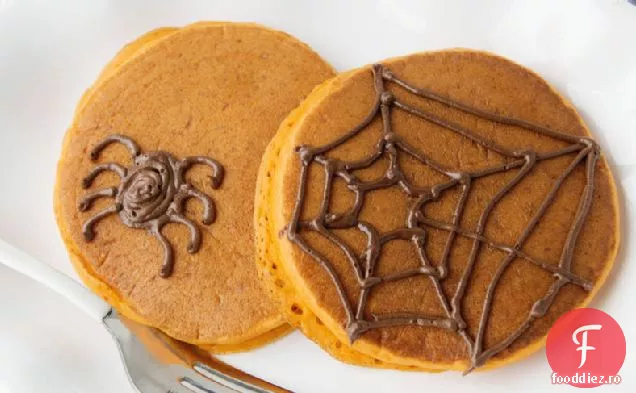 Clătite de dovleac cu pânze de păianjen de Halloween