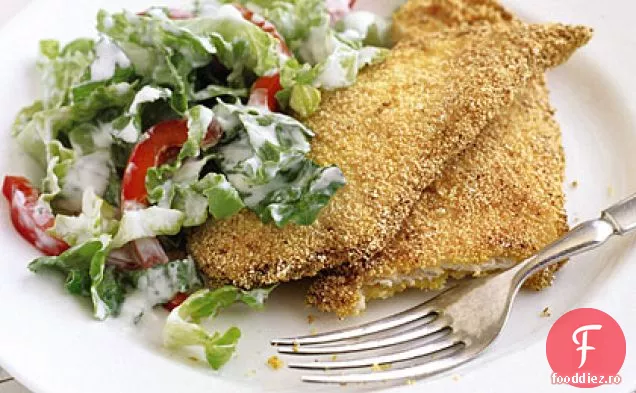 Cotlete crocante de pui cu salată cremoasă de Romaine