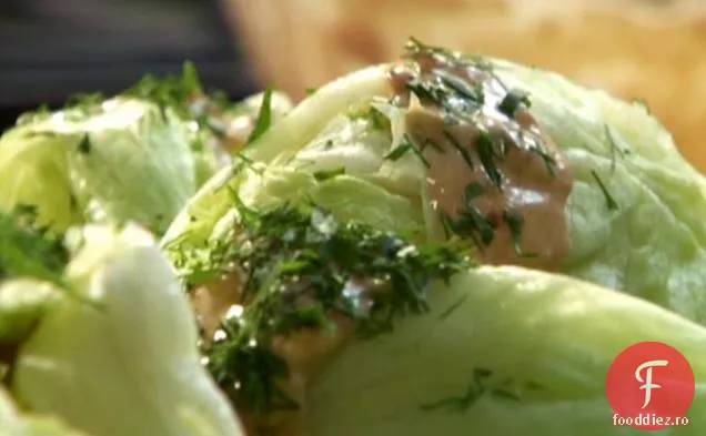 Salată Iceberg cu pansament rusesc