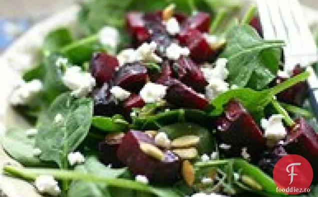 Salată de sfeclă prăjită și brânză de capră cu vinetă balsamică