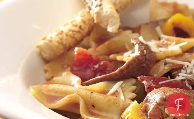 Paste cu papion cu carne de vită și roșii