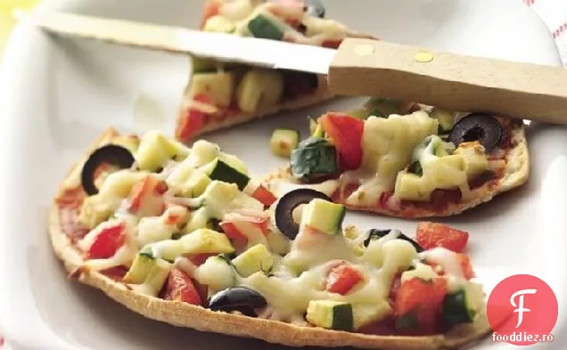 Mini-pizza cu legume și brânză