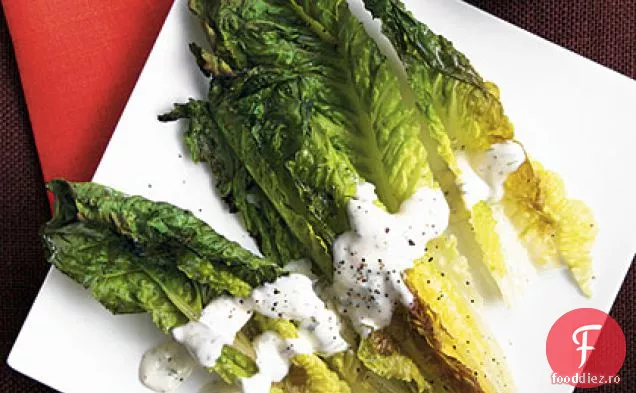 Romaine la grătar cu pansament cremos cu ierburi