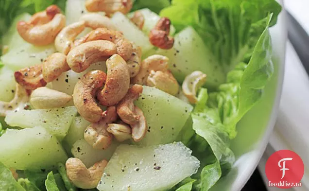 Pepene Galben, Salată Verde Și Nuci De Caju
