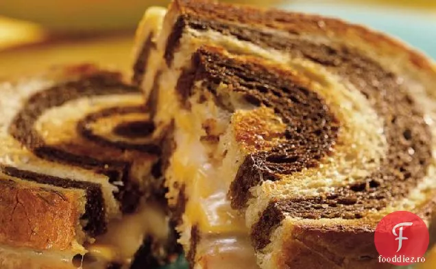 Sandvișuri Cu Brânză La Grătar Cu Două Etaje