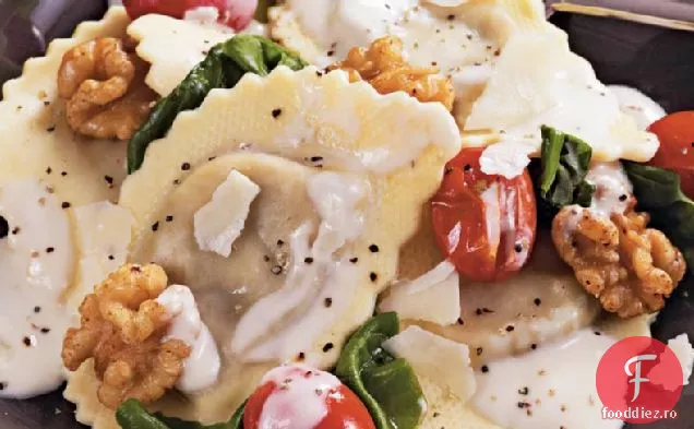 Paste cu ciuperci sălbatice cu aragaz lent Alfredo cu nuci