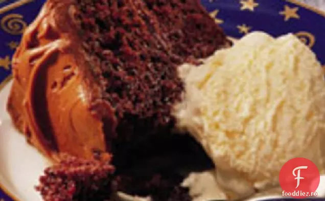 Cel mai bun tort de ciocolată cu glazură de Fudge