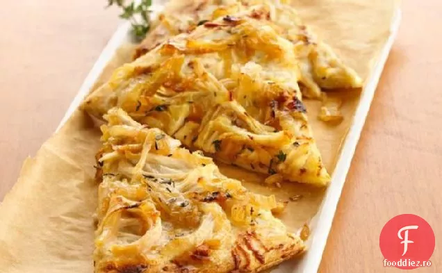 Pizza de pui alb la grătar cu ceapă dulce caramelizată