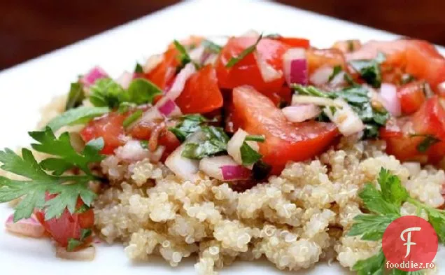 Quinoa De Vară-Salată De Roșii