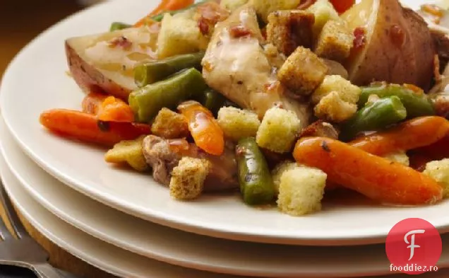 Pui cu aragaz lent și plăcintă cu oală de umplutură