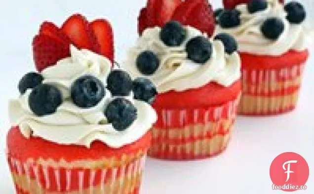 Cupcakes cu steag cu cremă de unt de vanilie