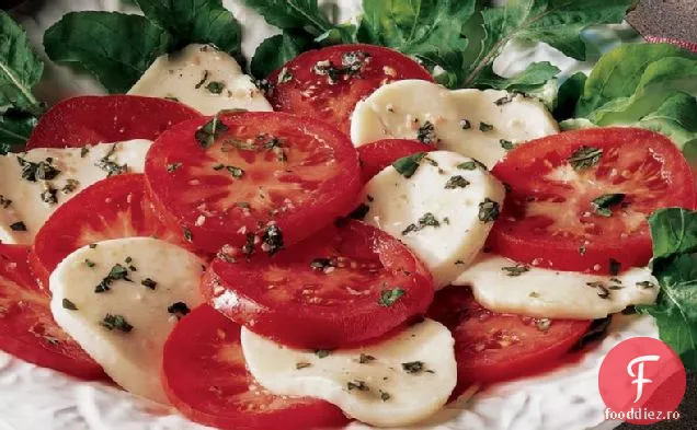 Salată proaspătă de Mozzarella și roșii