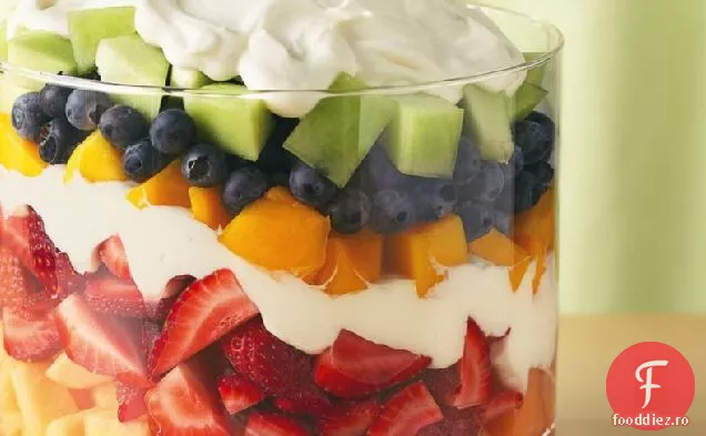 Fructe de vară stratificate cu pansament cremos de var