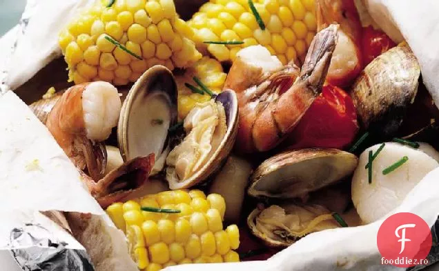 Pachete de folie de fructe de mare la grătar cu unt de lămâie-arpagic