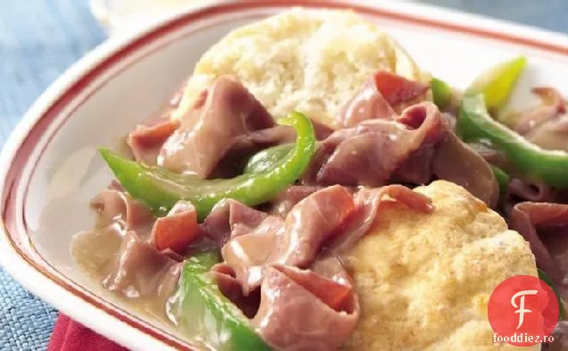 Carne de vită și ardei cu biscuiți cu brânză