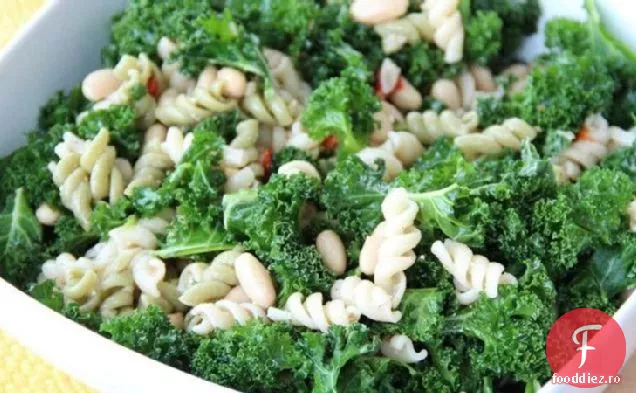 Salată de Paste Caesar cu Kale