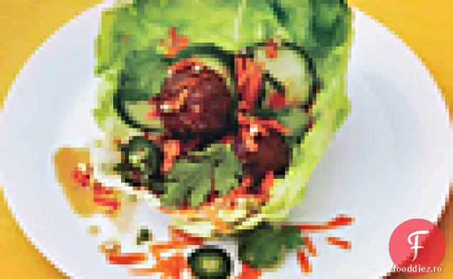 Chiftele de porc și Lemongrass în căni de salată