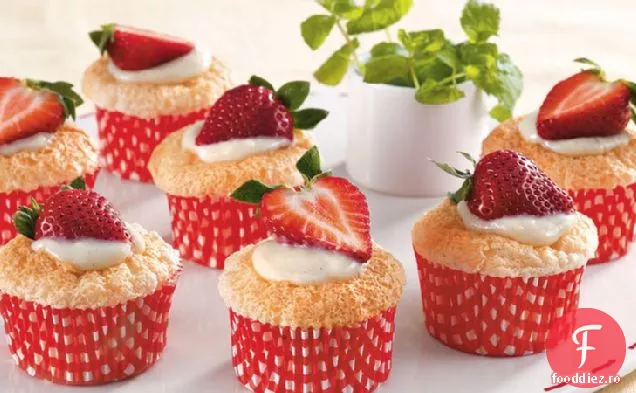 Cupcakes Cu Căpșuni Umplute Cu Vanilie