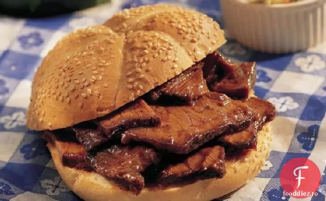 Sandvișuri Cu Carne De Vită La Grătar Cu Aragaz Lent