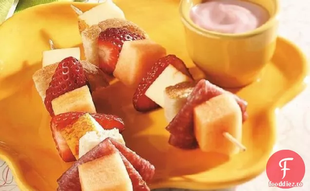 Micul dejun Kabobs cu baie de iaurt