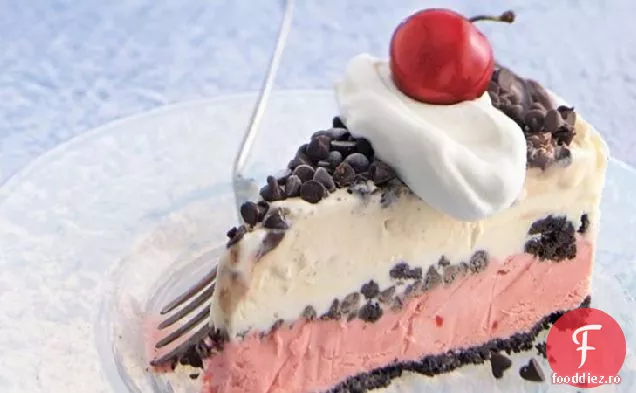 Tort De Înghețată Cu Ciocolată Și Cireșe
