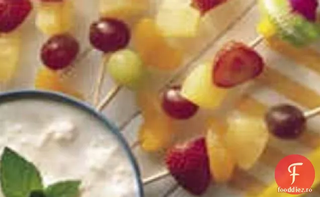 Kabobs de fructe cu Dip de ananas