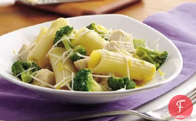 Rigatoni de pui cu lămâie cu Broccoli