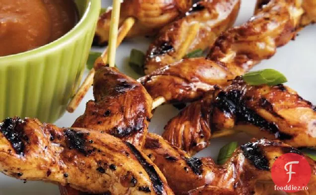 Satay de pui la grătar cu sos de arahide