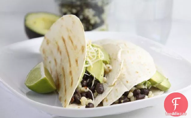 Tacos la grătar cu fasole neagră și porumb