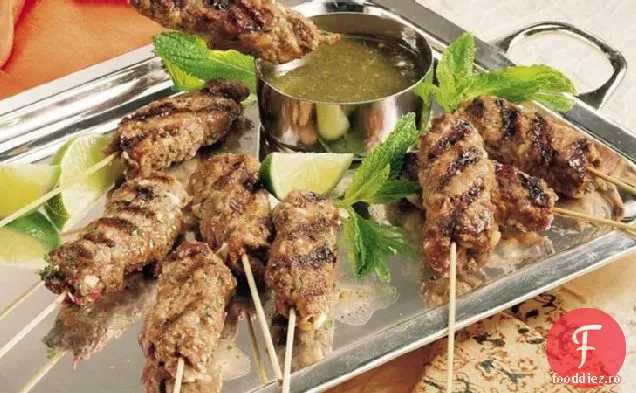 Miel măcinat la grătar pe frigarui (Seekh Kabobs)