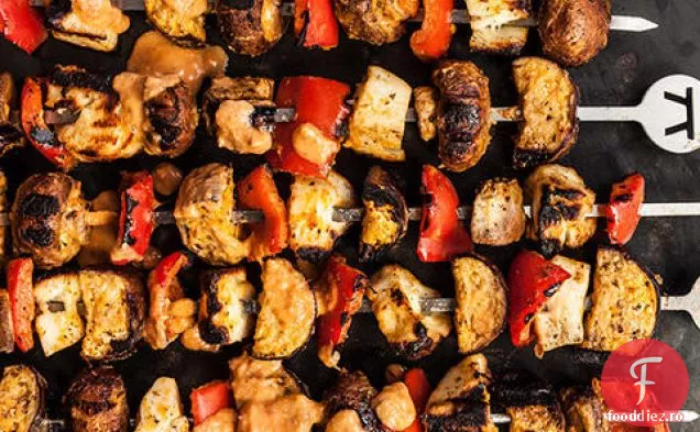 Halloumi la grătar și kebab de legume