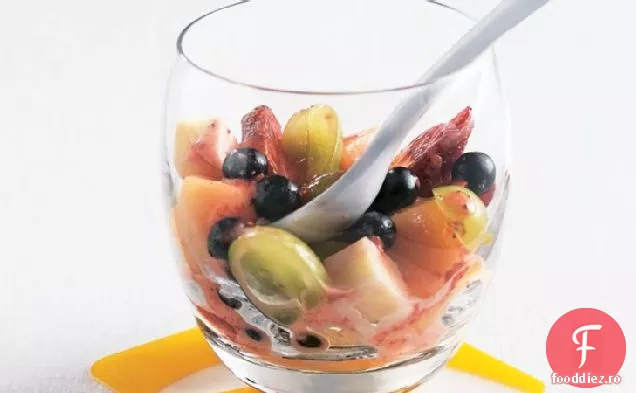 Salată mixtă de fructe și brânză