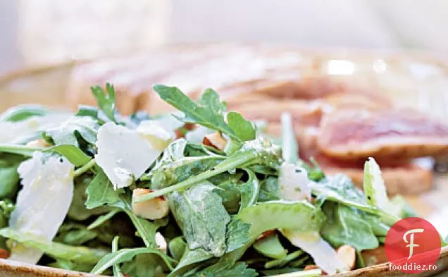 Salată de rucola și țelină cu sos de lămâie-hamsie