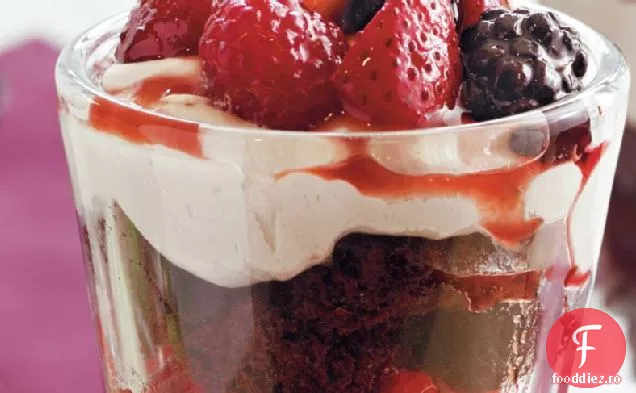 Tort de ciocolată și Parfaituri de fructe de pădure